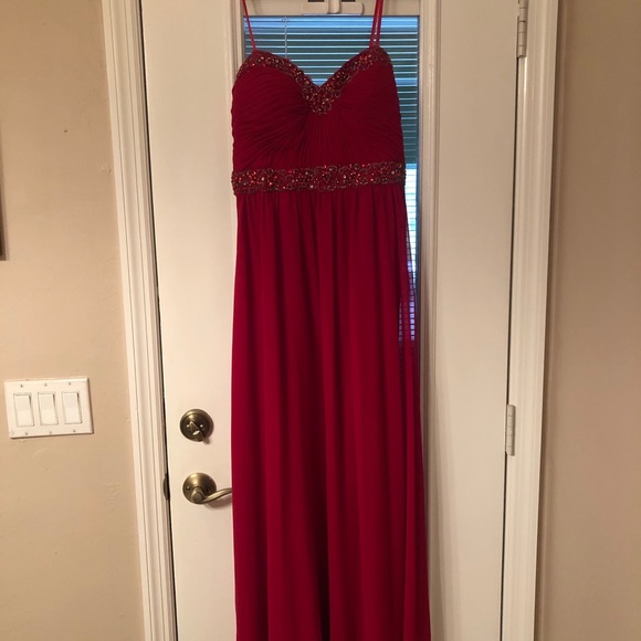 Red Sweetheart Neckline Dress - Picture 1 of 7